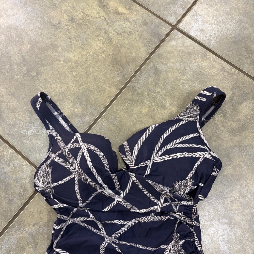Miraclesuit Wrap Blue and White One Piece Swimsuit 14” Chest Sz Laying Flat - Picture 8 of 12
